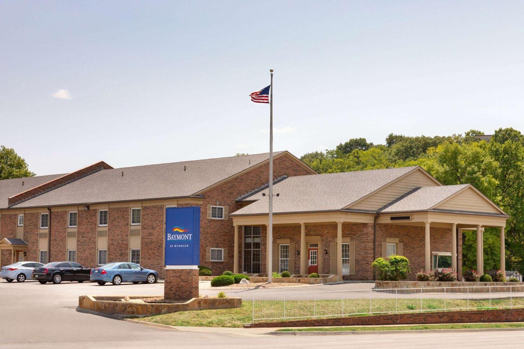 Baymont By Wyndham Kansas City Ku Medical Center Exterior photo